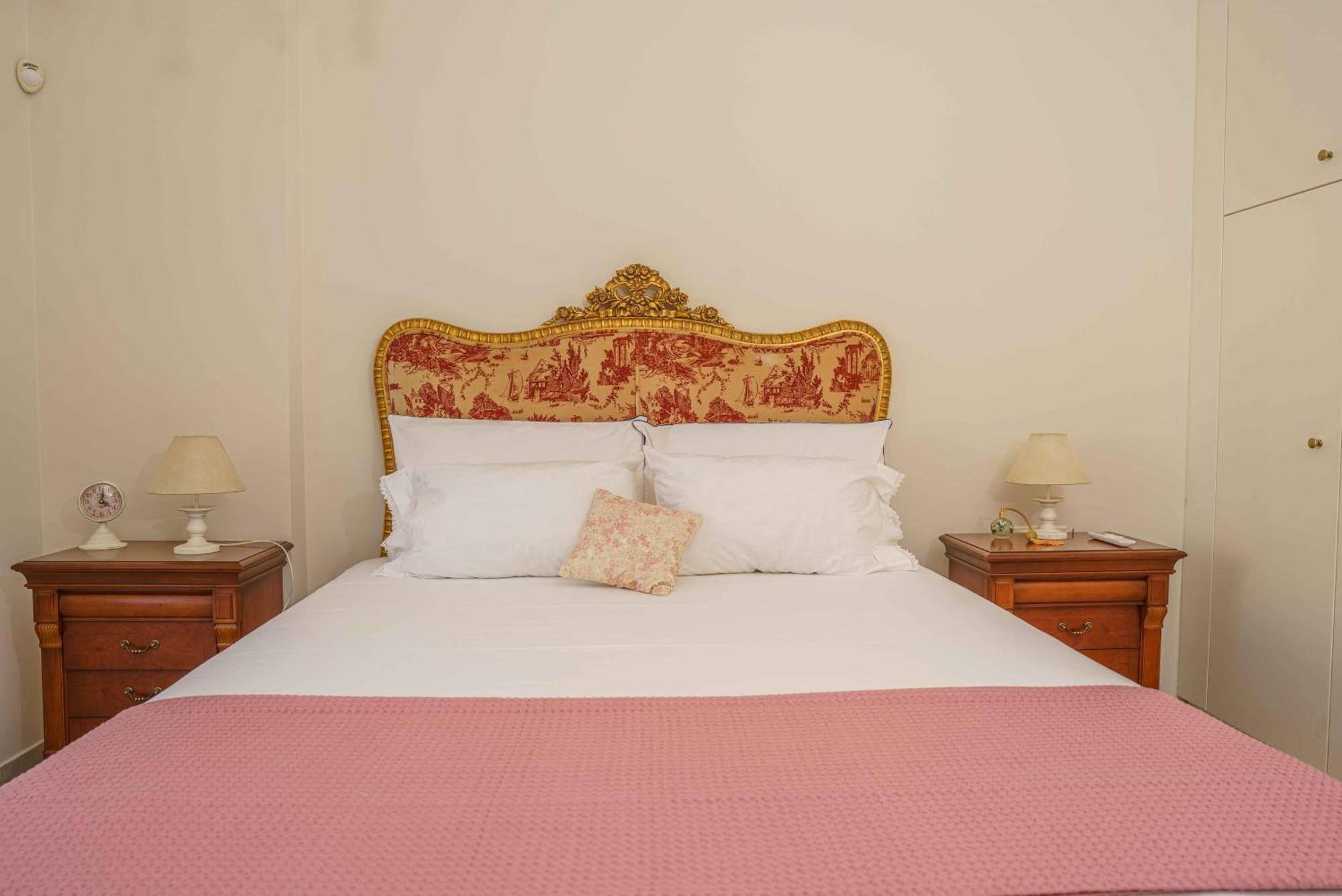 Manetti With Private Pool And Garden By Hospi