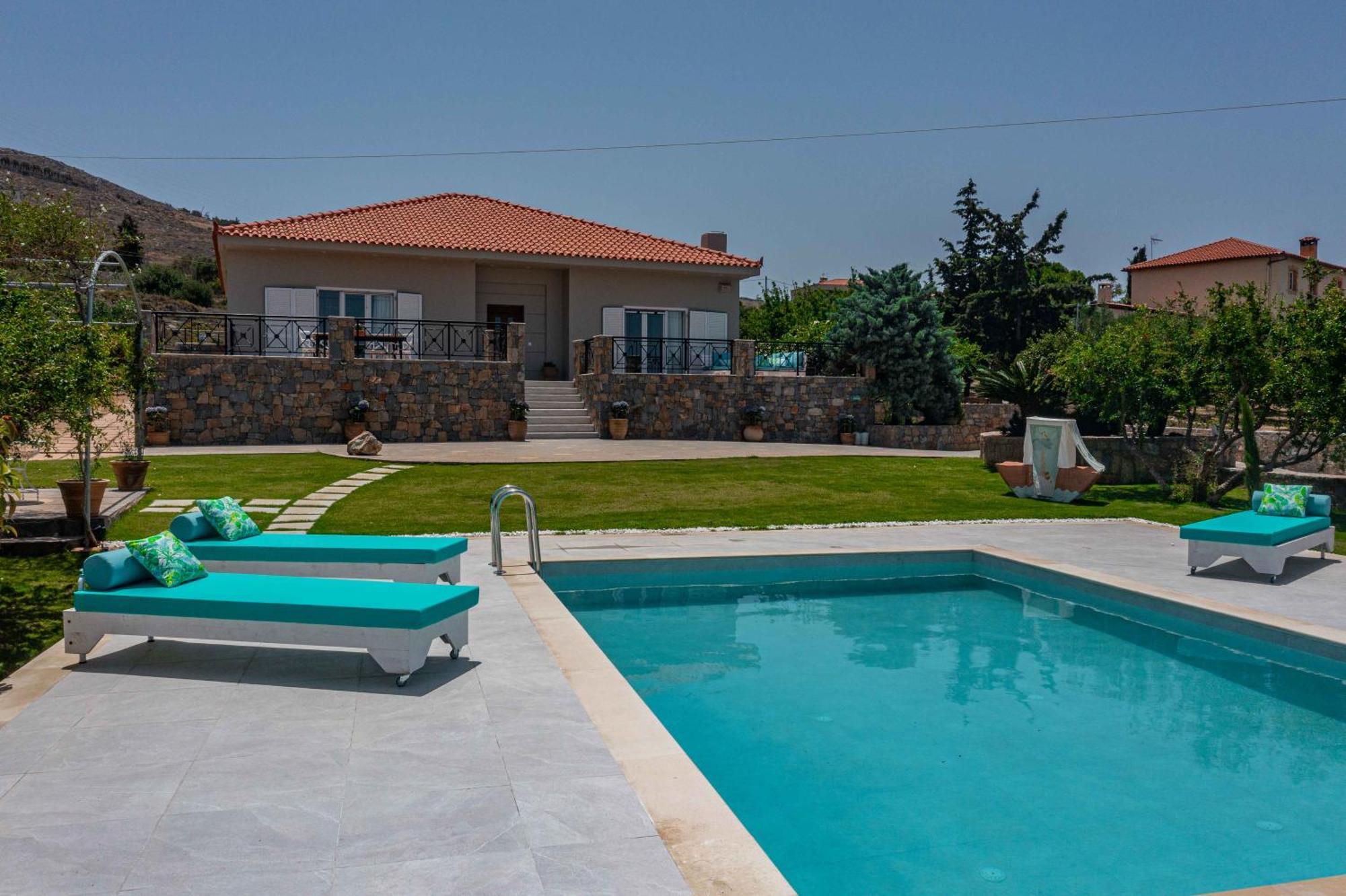 Manetti With Private Pool And Garden By Hospi
