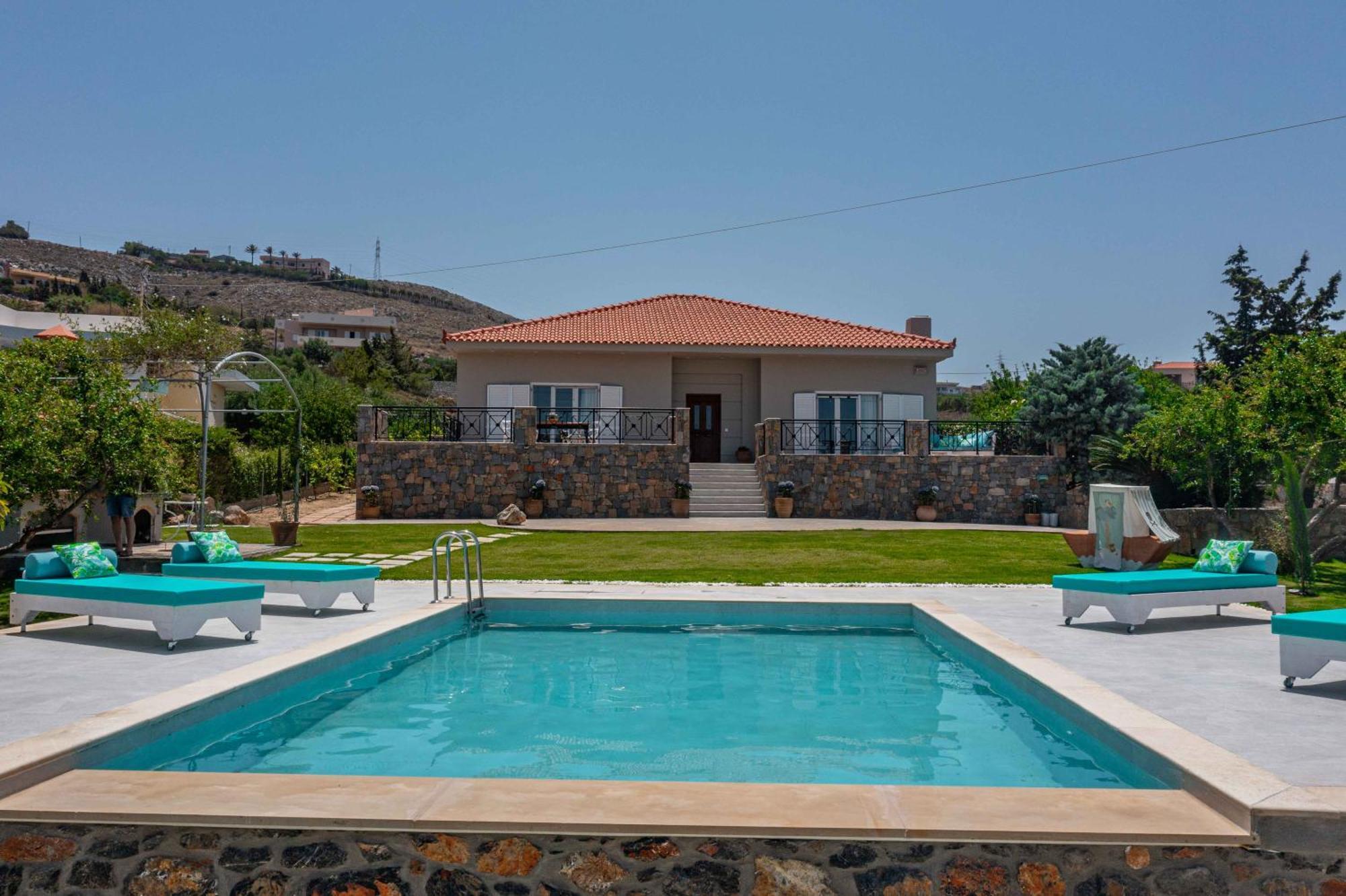Manetti With Private Pool And Garden By Hospi *